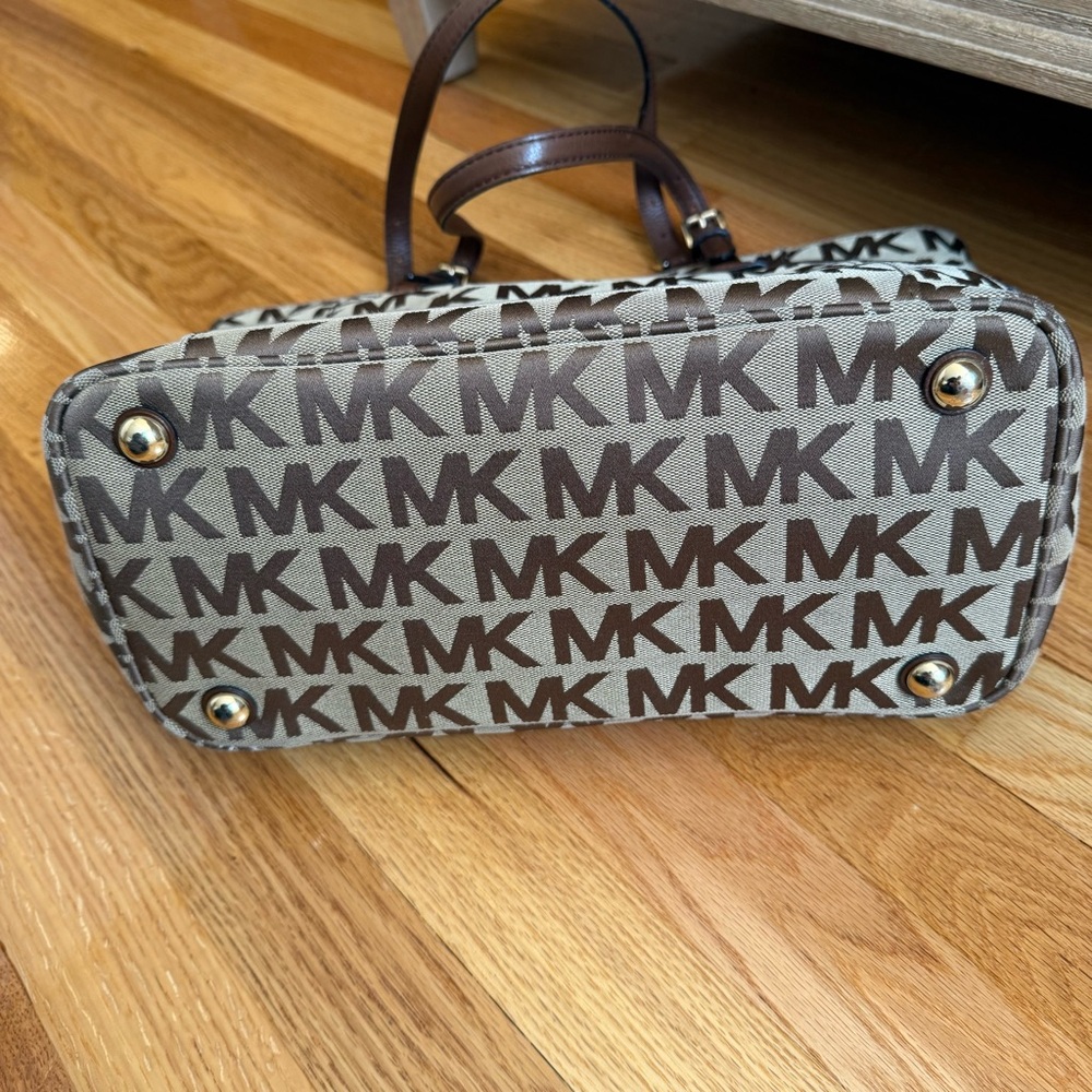 Michael Kors Tote Bag Great Condition - Picture 9 of 13